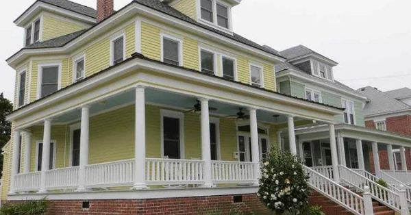 Stucco Cream with Tile Roof