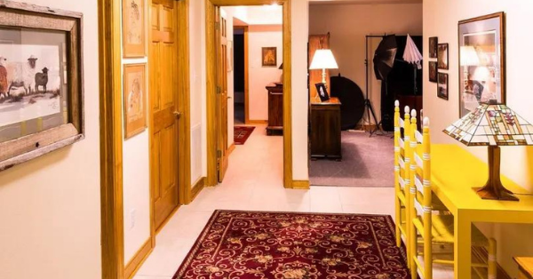 apartment with carpet in the guest room