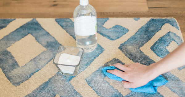 clean carpet with baking soda